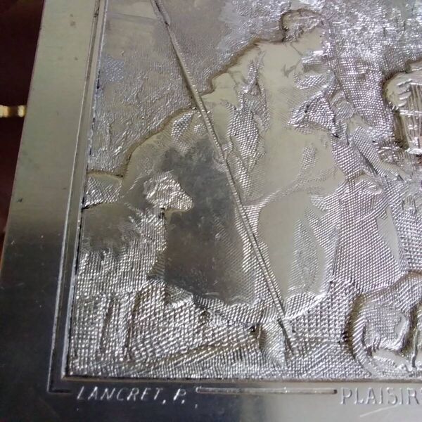 Ancienne boîte à bijoux en métal argenté