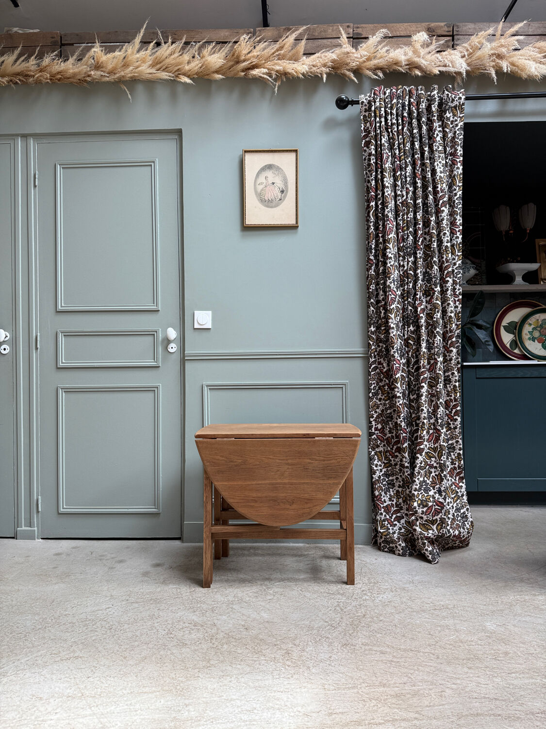 Oval drop-leaf coffee table (renovated)