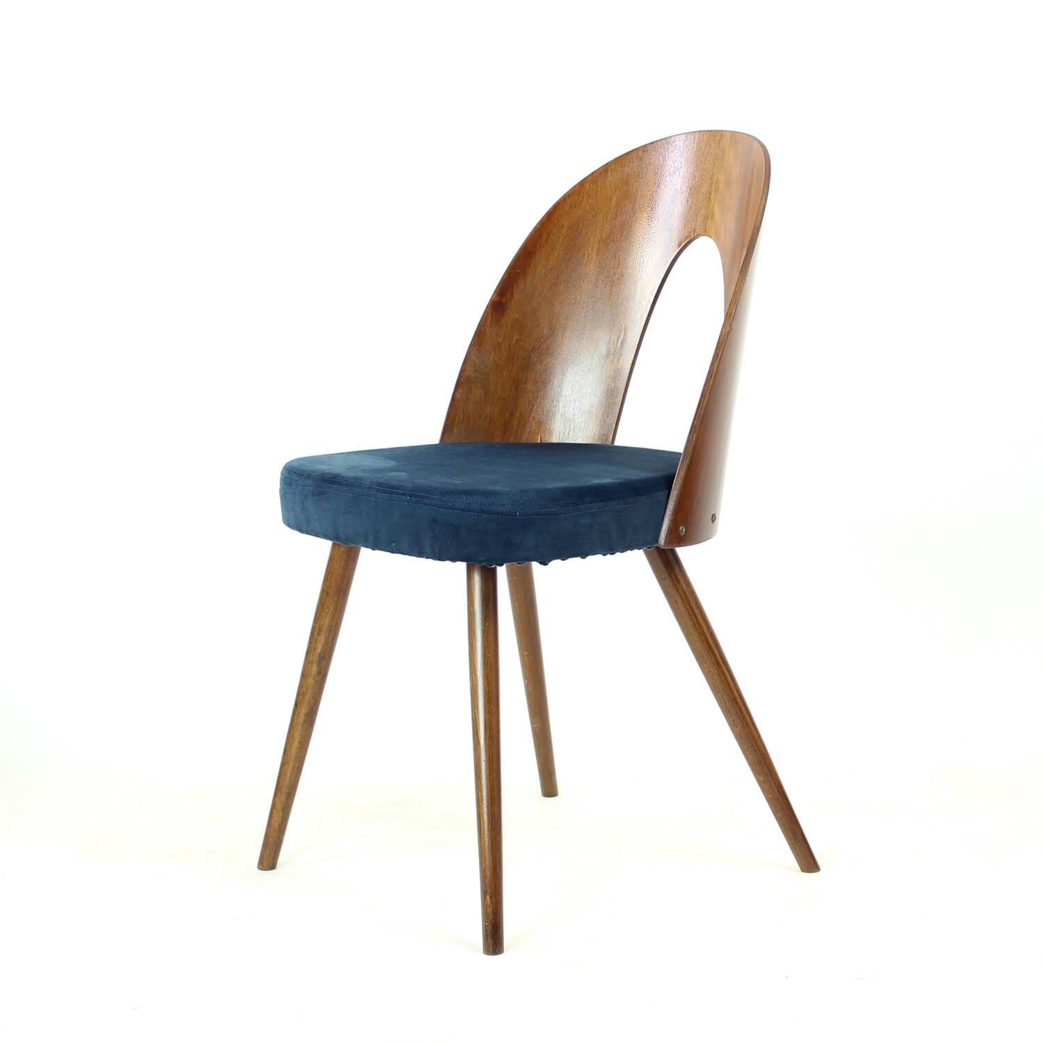 Ensemble de 6 chaises iconiques Tatra en noyer et velours par šuman, Nabytok Pravenec