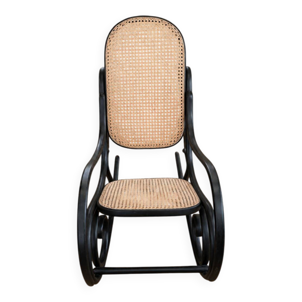Rocking-chair en bois courbé et cannage – esprit Thonet – XXe siècle (br)