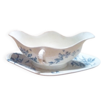 Ironware sauce boat from the beginning of the 20th century
