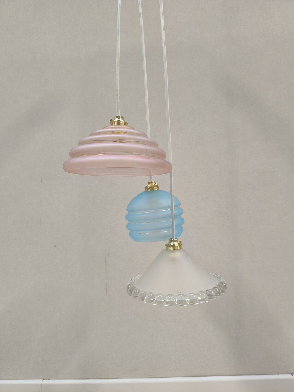 Suspension triple en verre givré