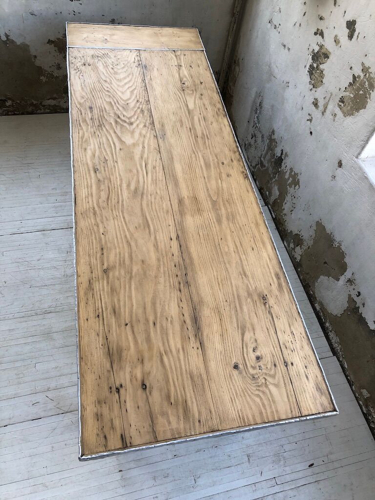 Old farm table with 225 cm extension cords