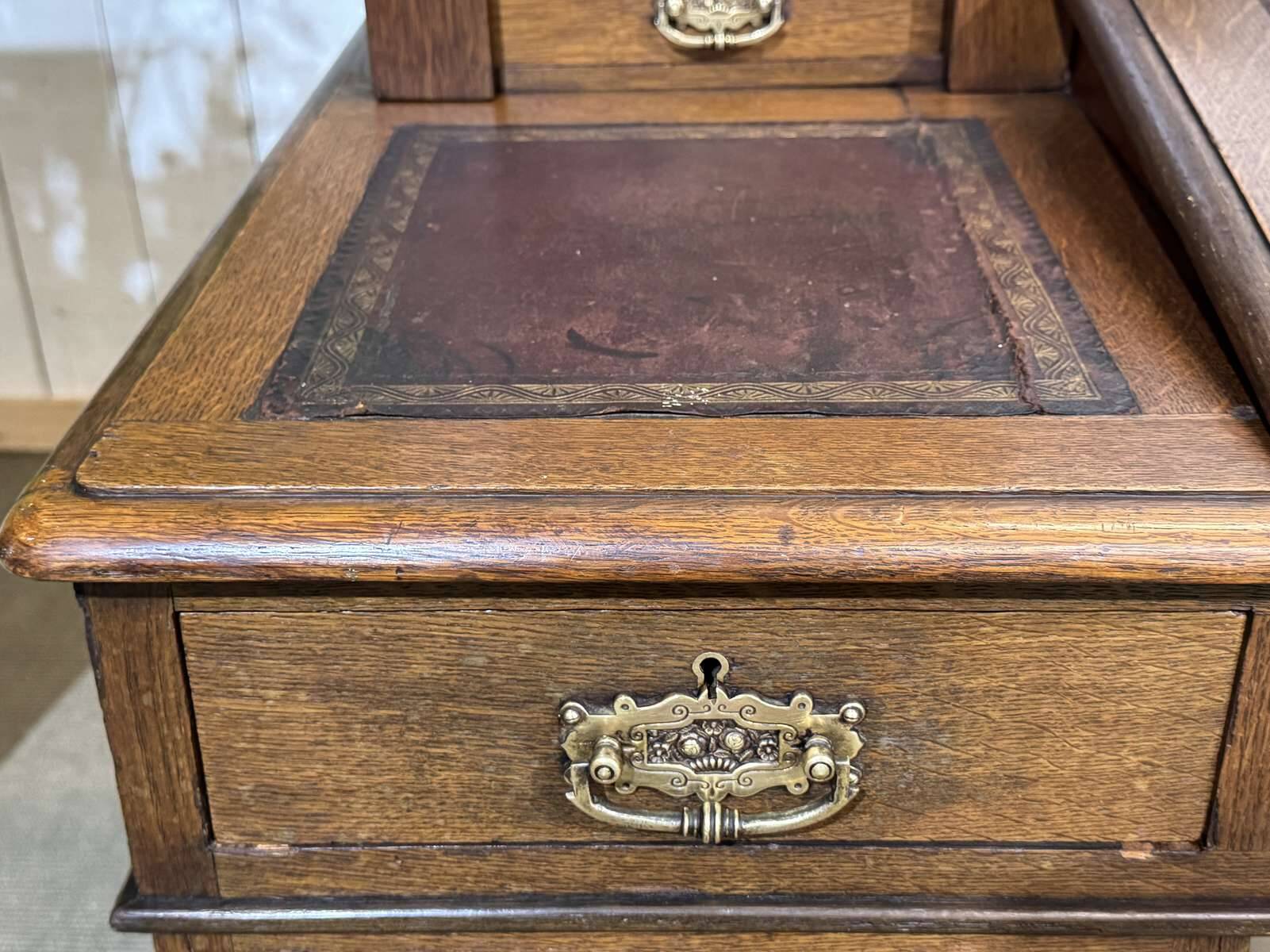 English oak graduated desk from the late 19th century.