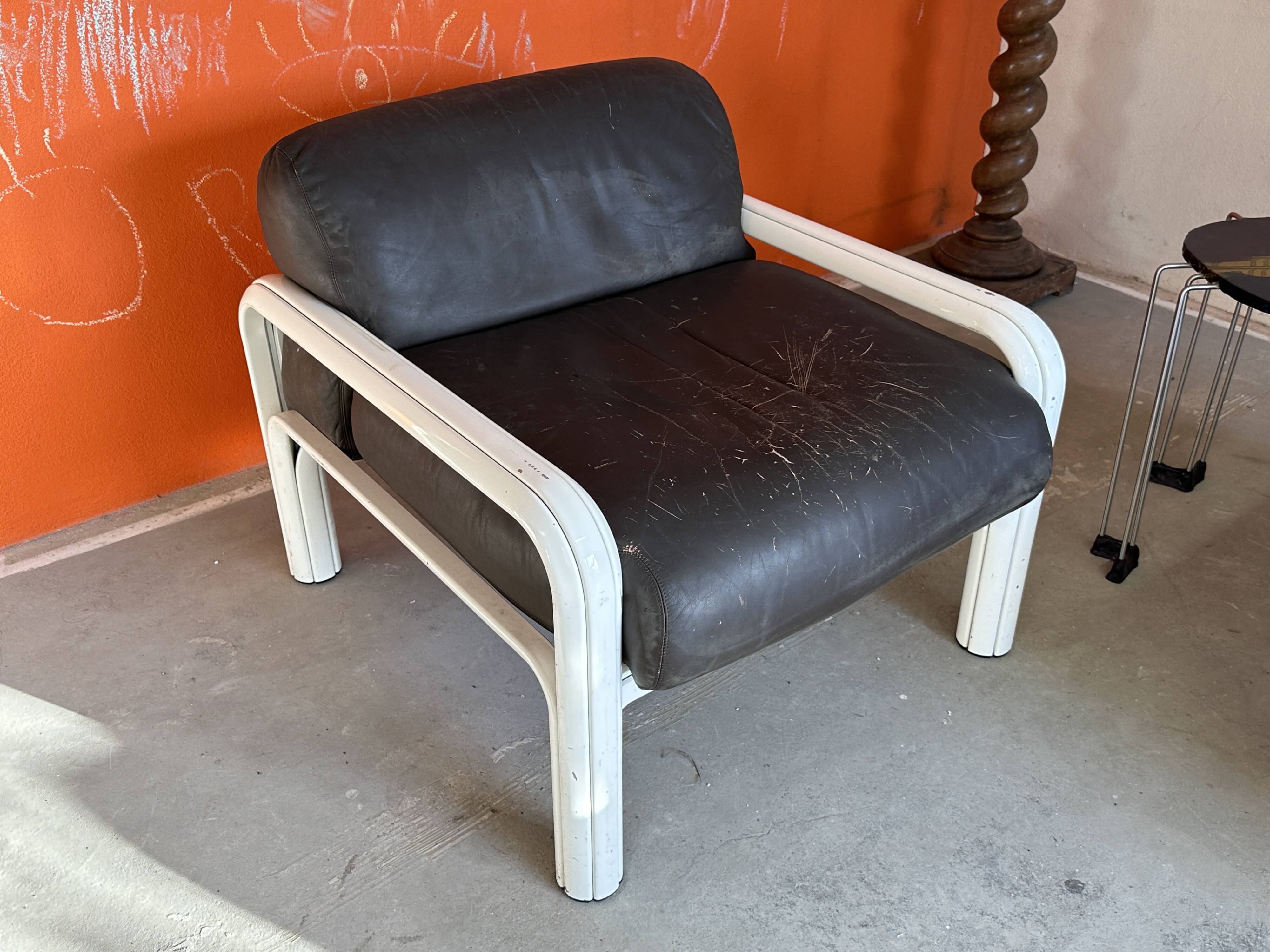 Fauteuil Orsay de Gae Aulenti pour Knoll
