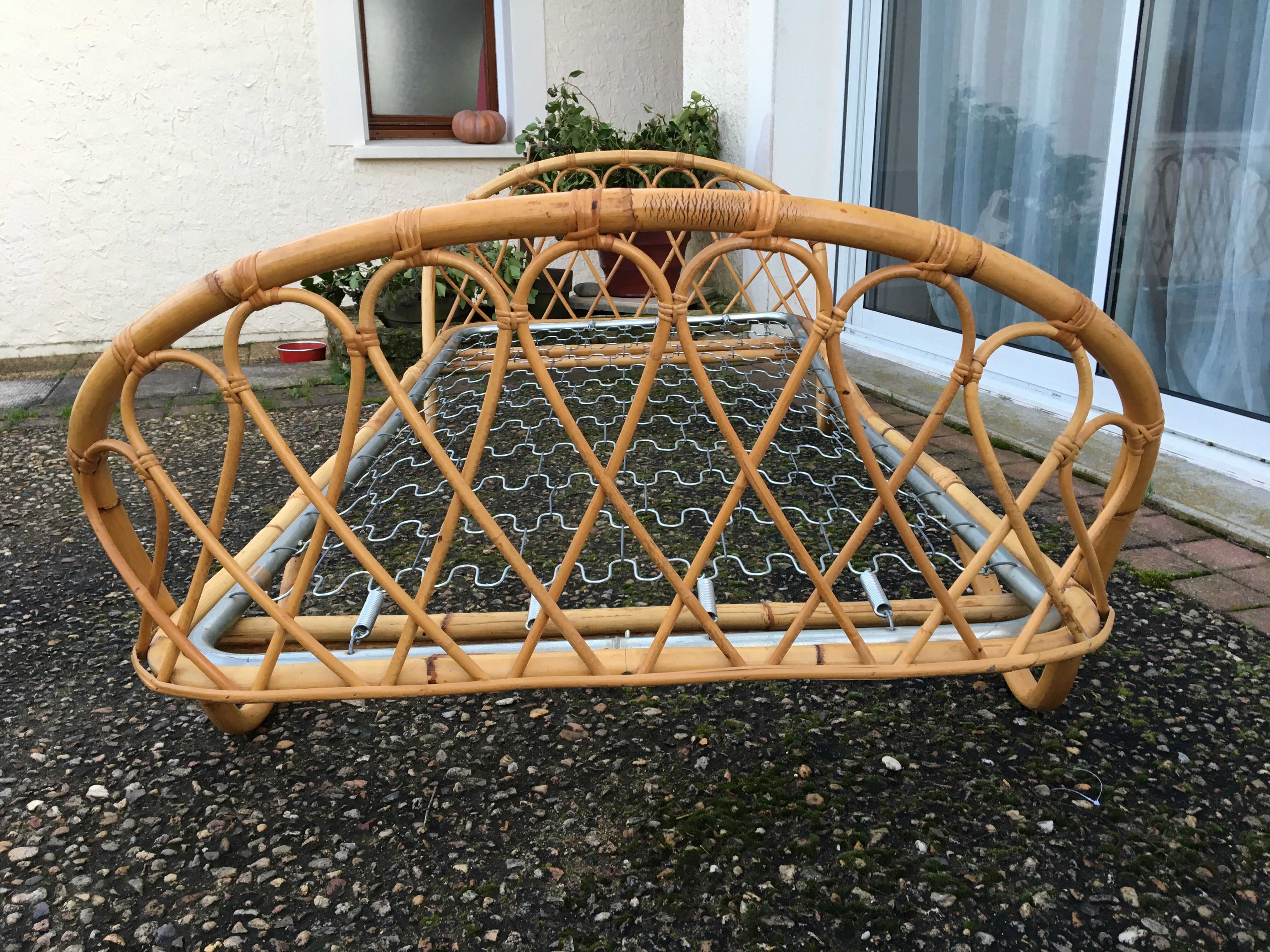 Rattan bed