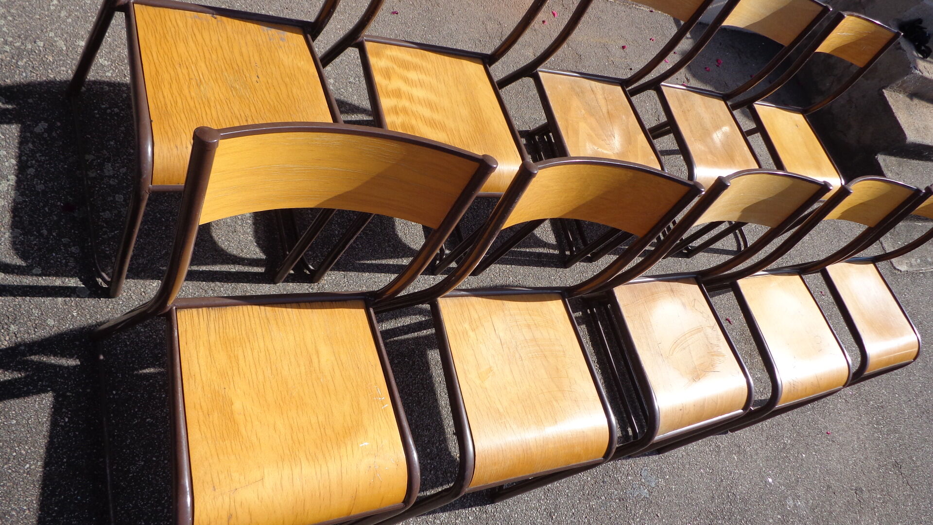Ensemble de chaises scolaires