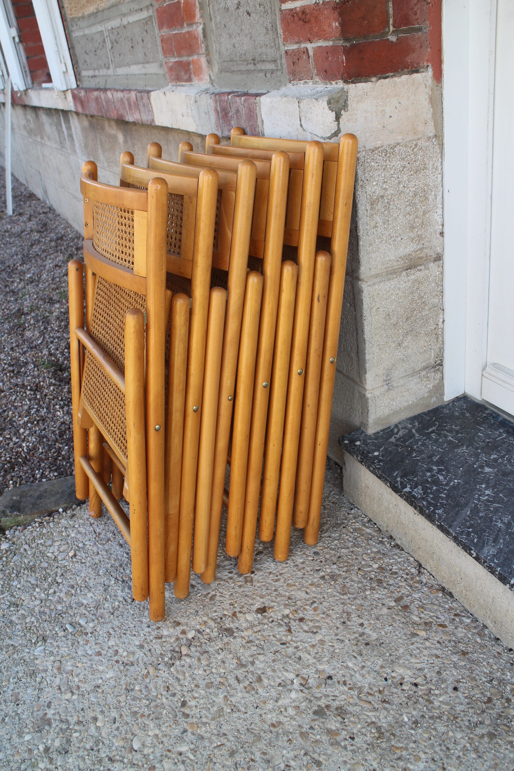 Series of 6 folding chairs canned
