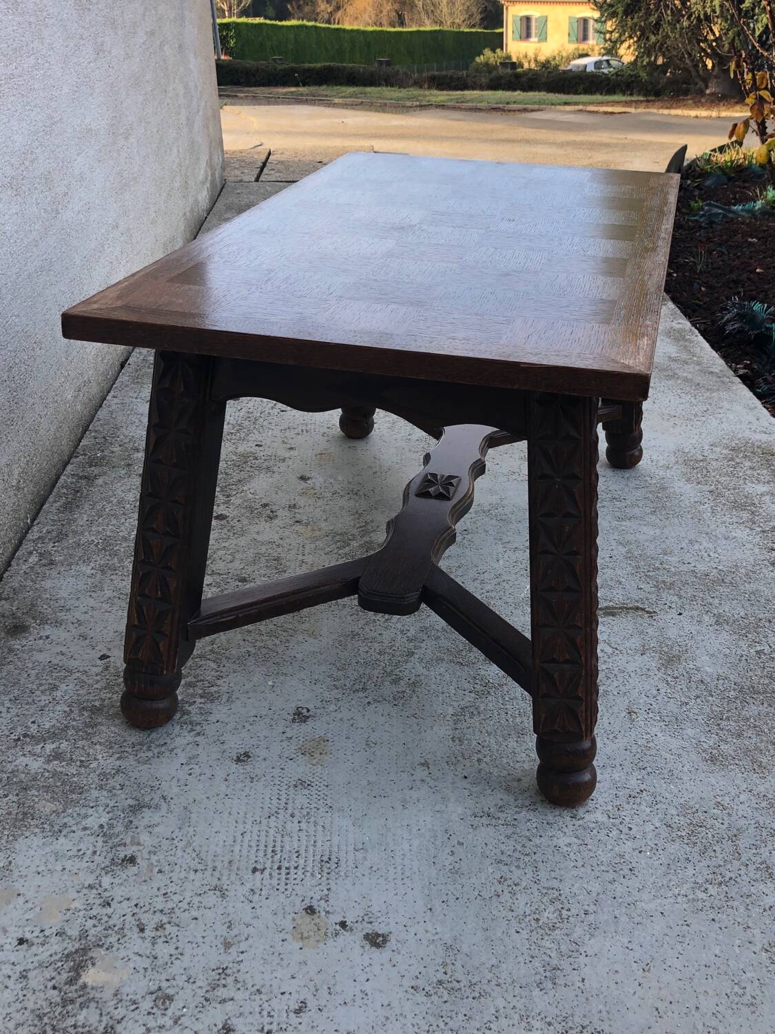 Very beautiful solid wood coffee table with pretty sculpture