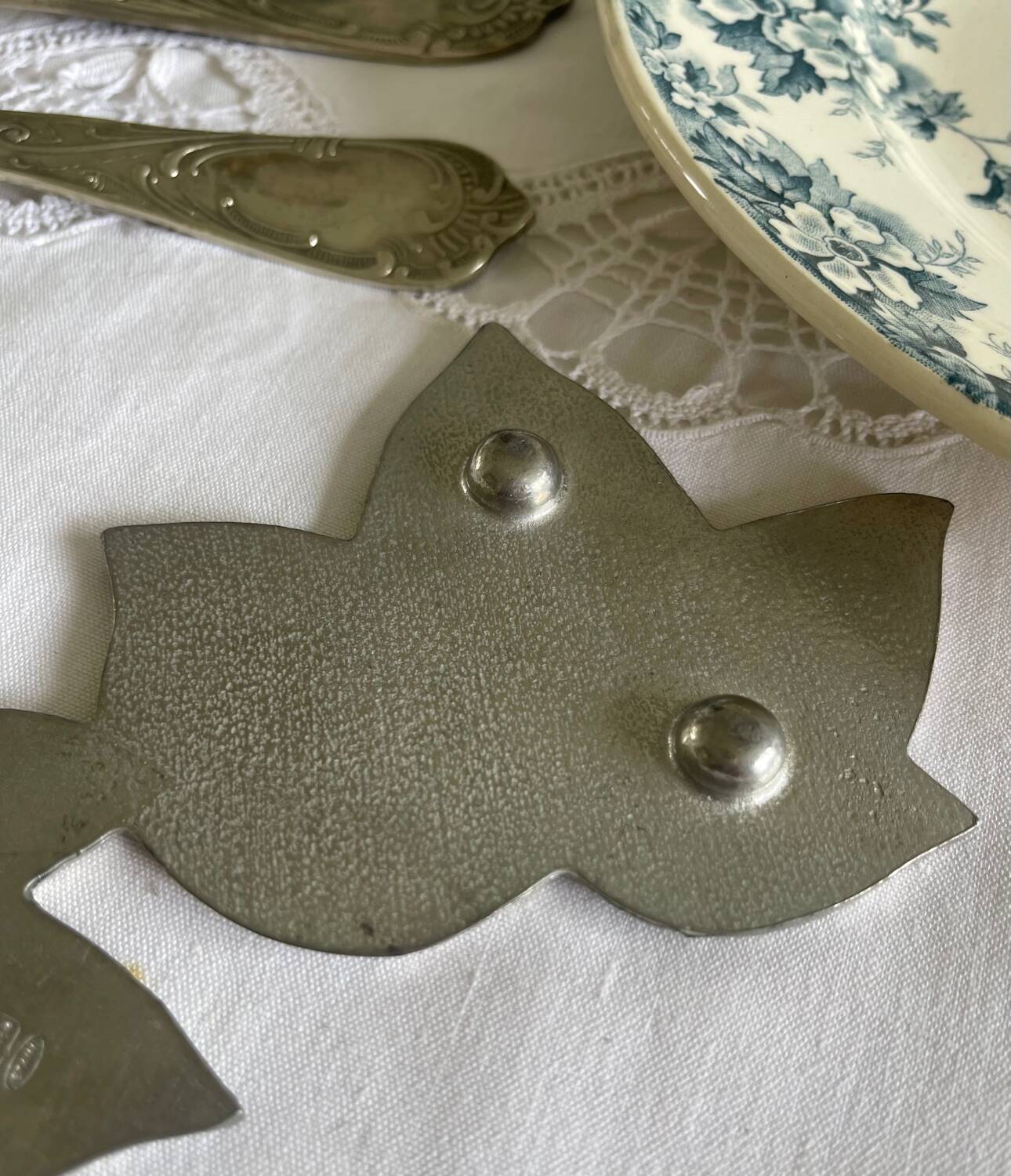 Dessous de plat en étain