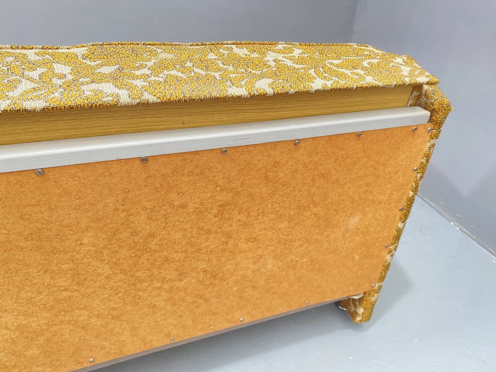 Canapé pliant rembourré du milieu du siècle, années 1970, Europe centrale