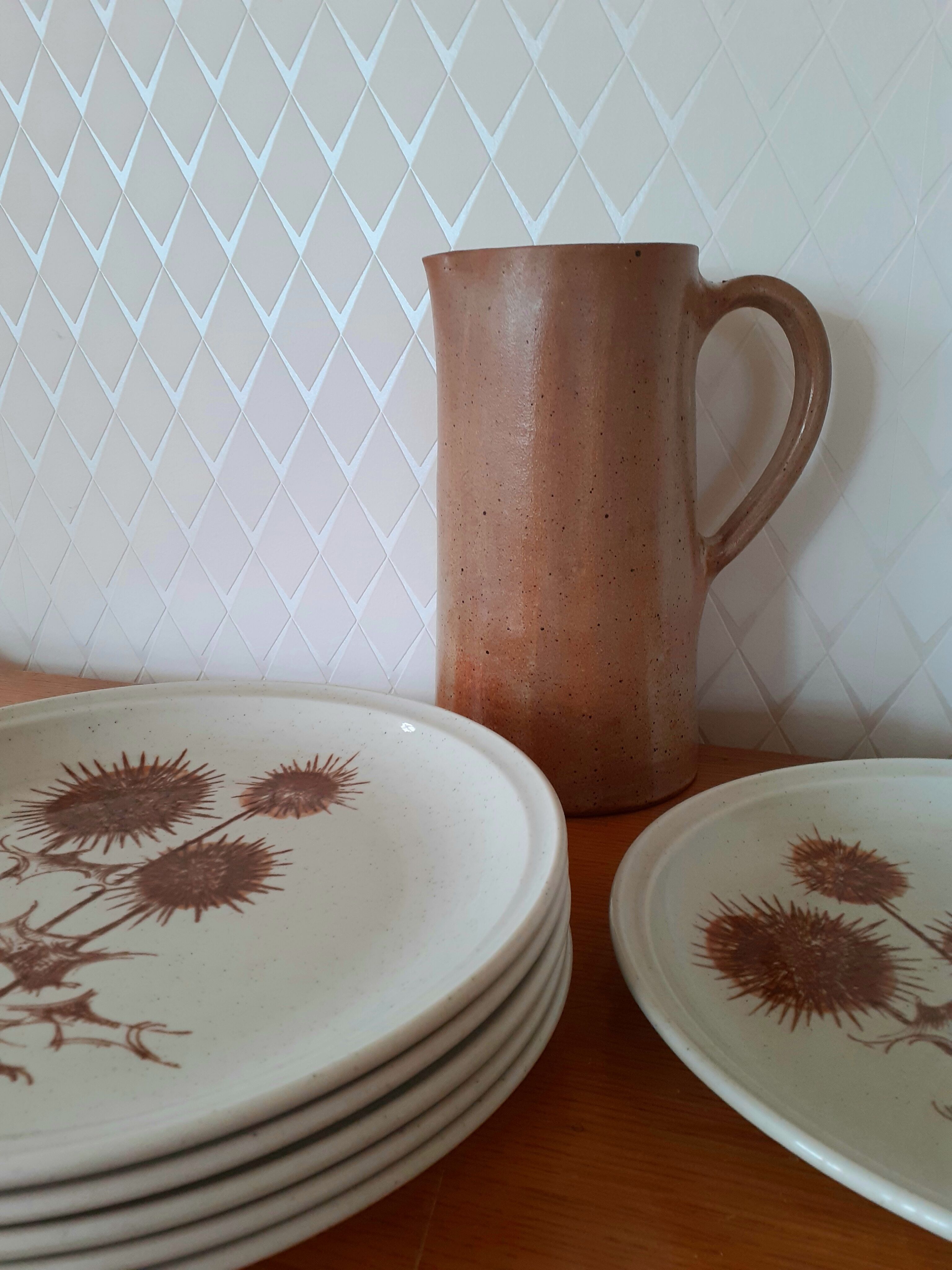 6 assiettes en grès Sarreguemines motif "chardons"