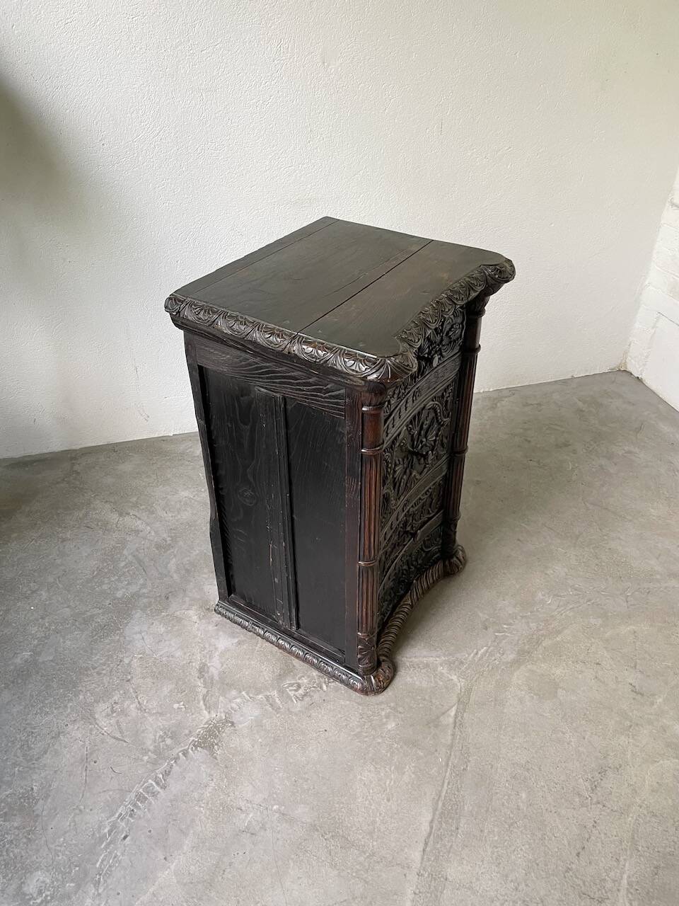 19th century chest of drawers in carved blackened pine