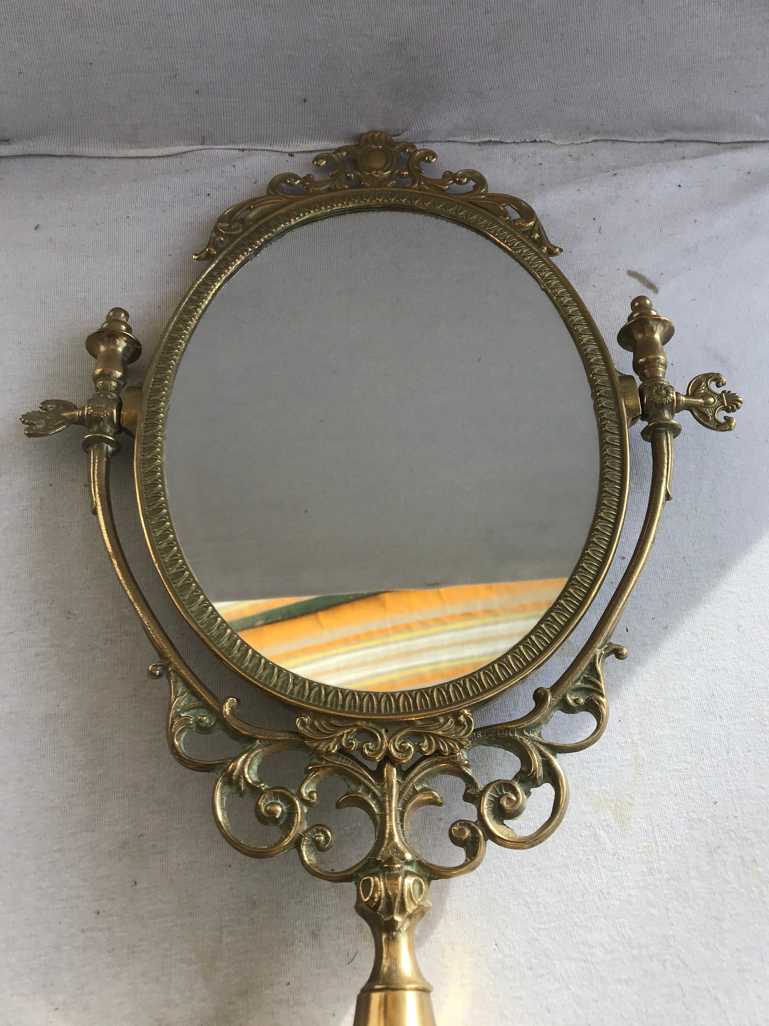 Medallion mirror in brass - vintage decoration glass