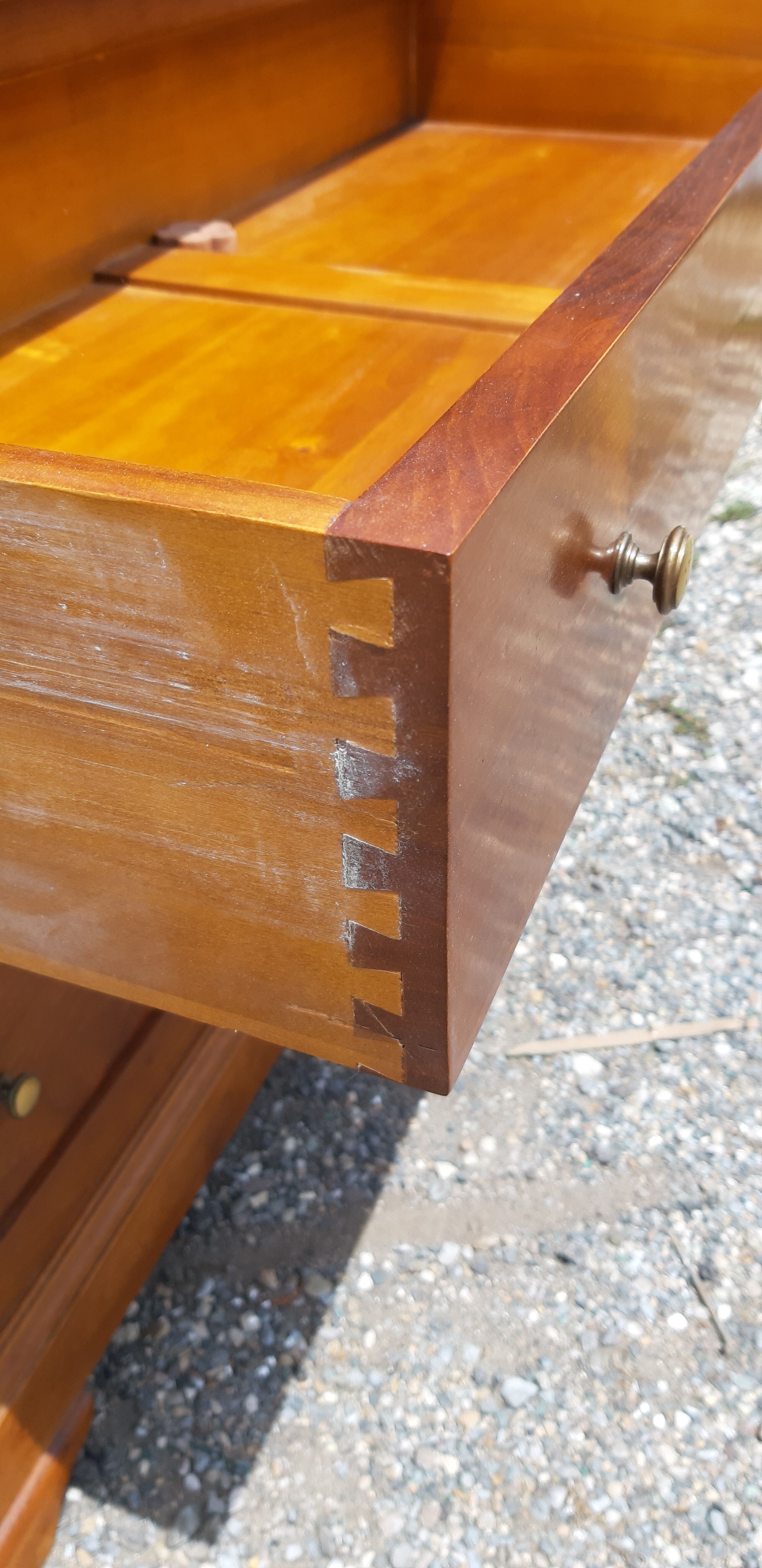 Cherry wood chest of drawers with 4 drawers