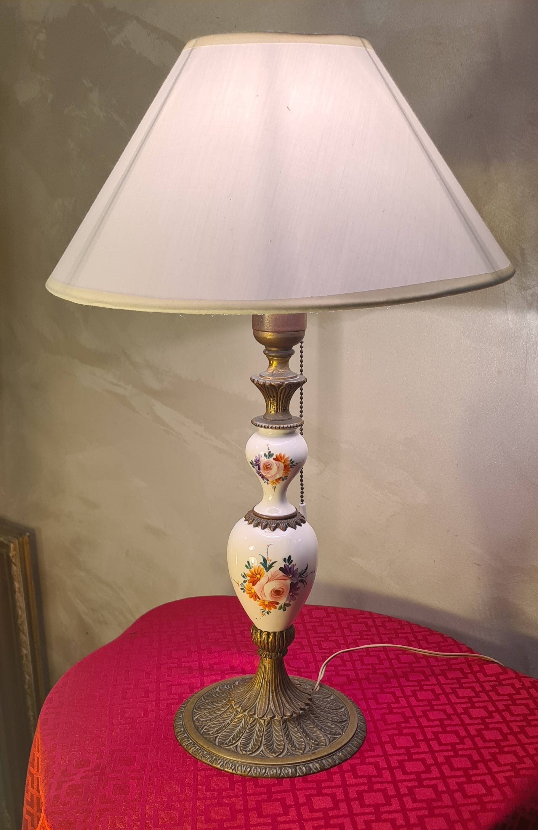 very elegant porcelain and bronze lamp, pull cord switch 50x30 very good e