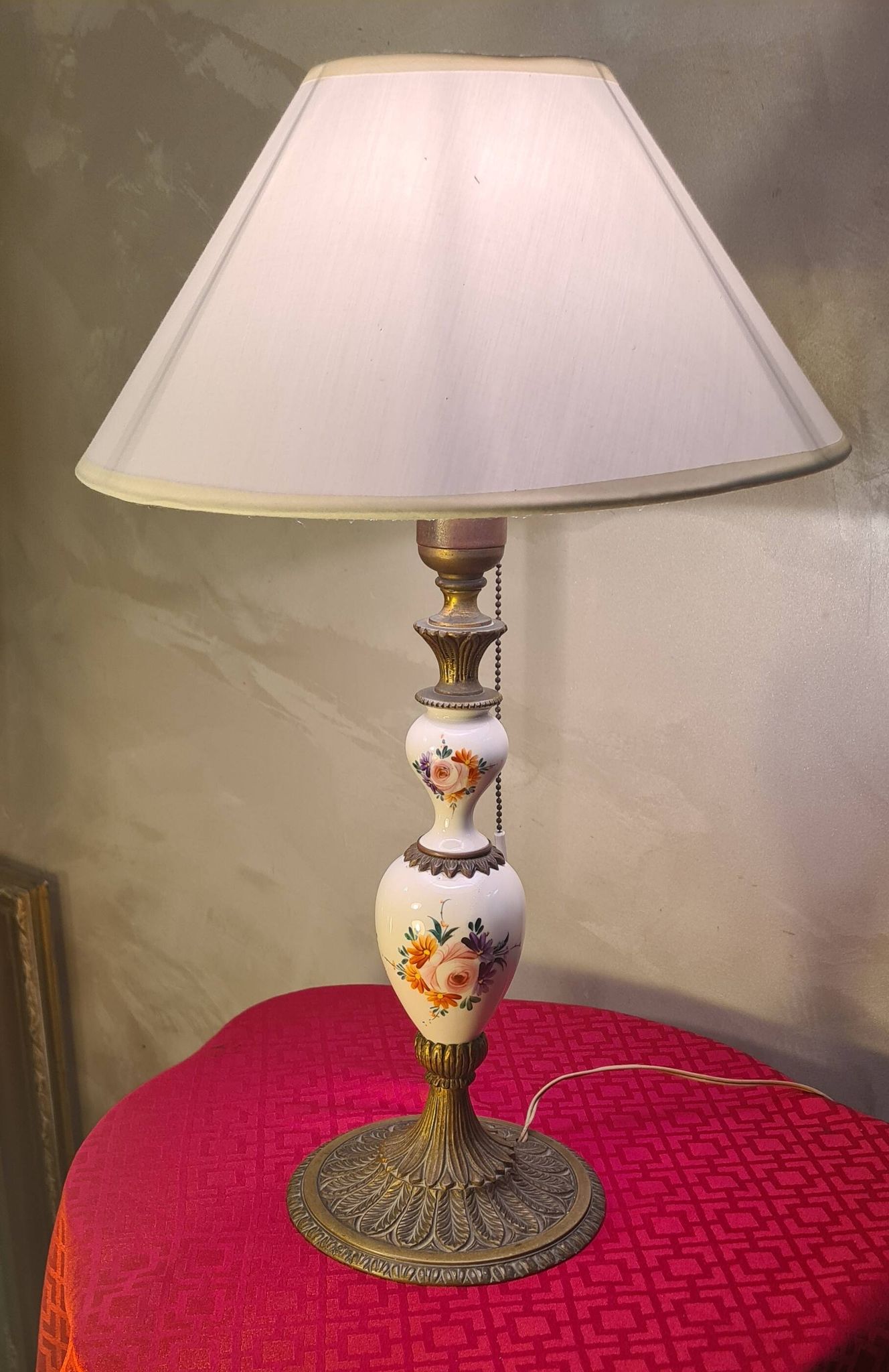 very elegant porcelain and bronze lamp, pull cord switch 50x30 very good e