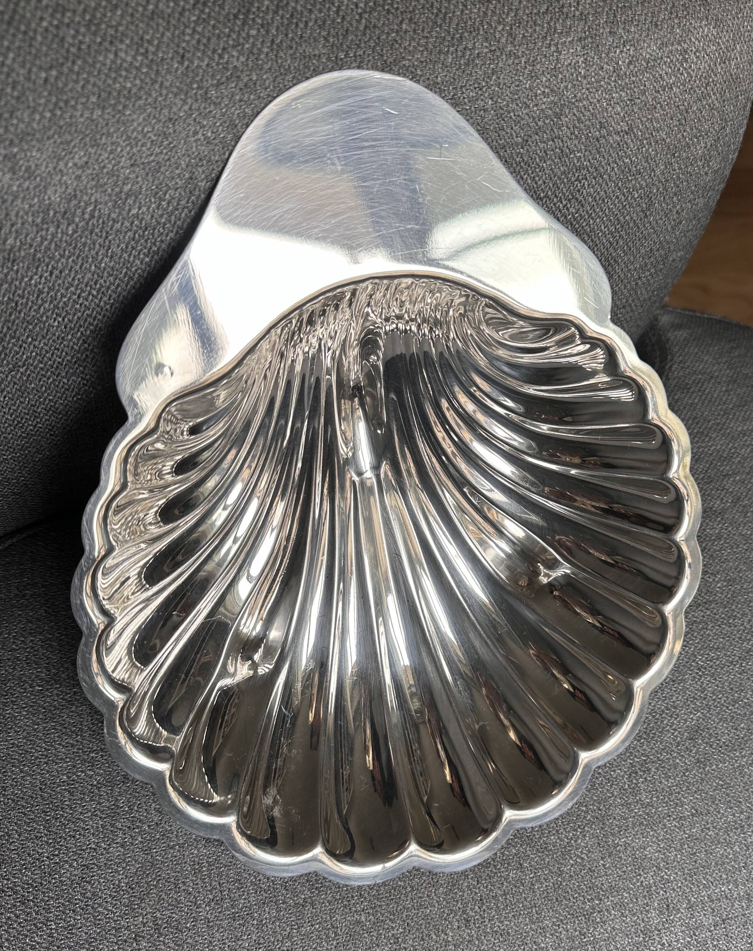 Large shell dish in silver metal Christofle Fleuron