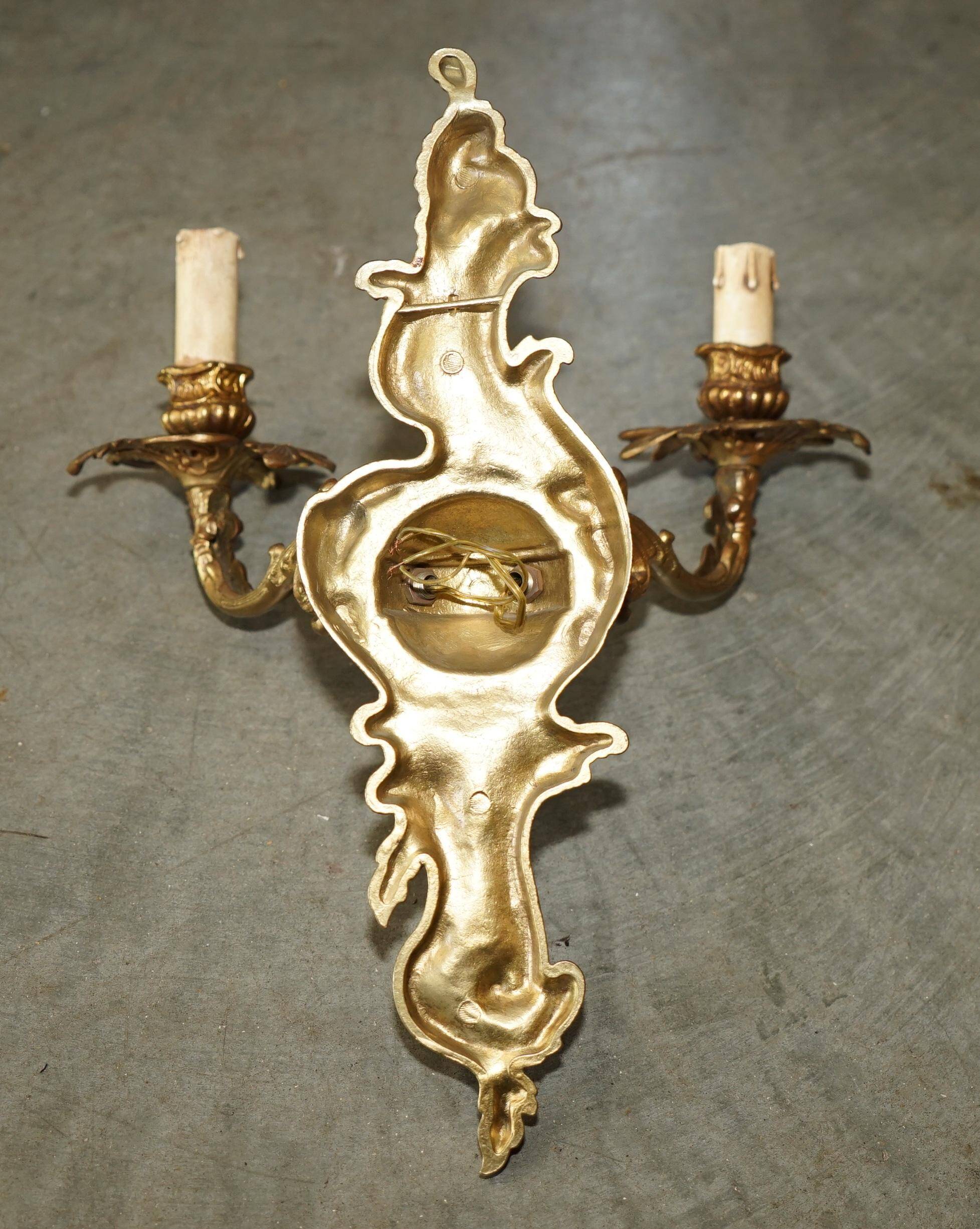 Paire d'appliques murales antiques bronzées à bougie années 1920
