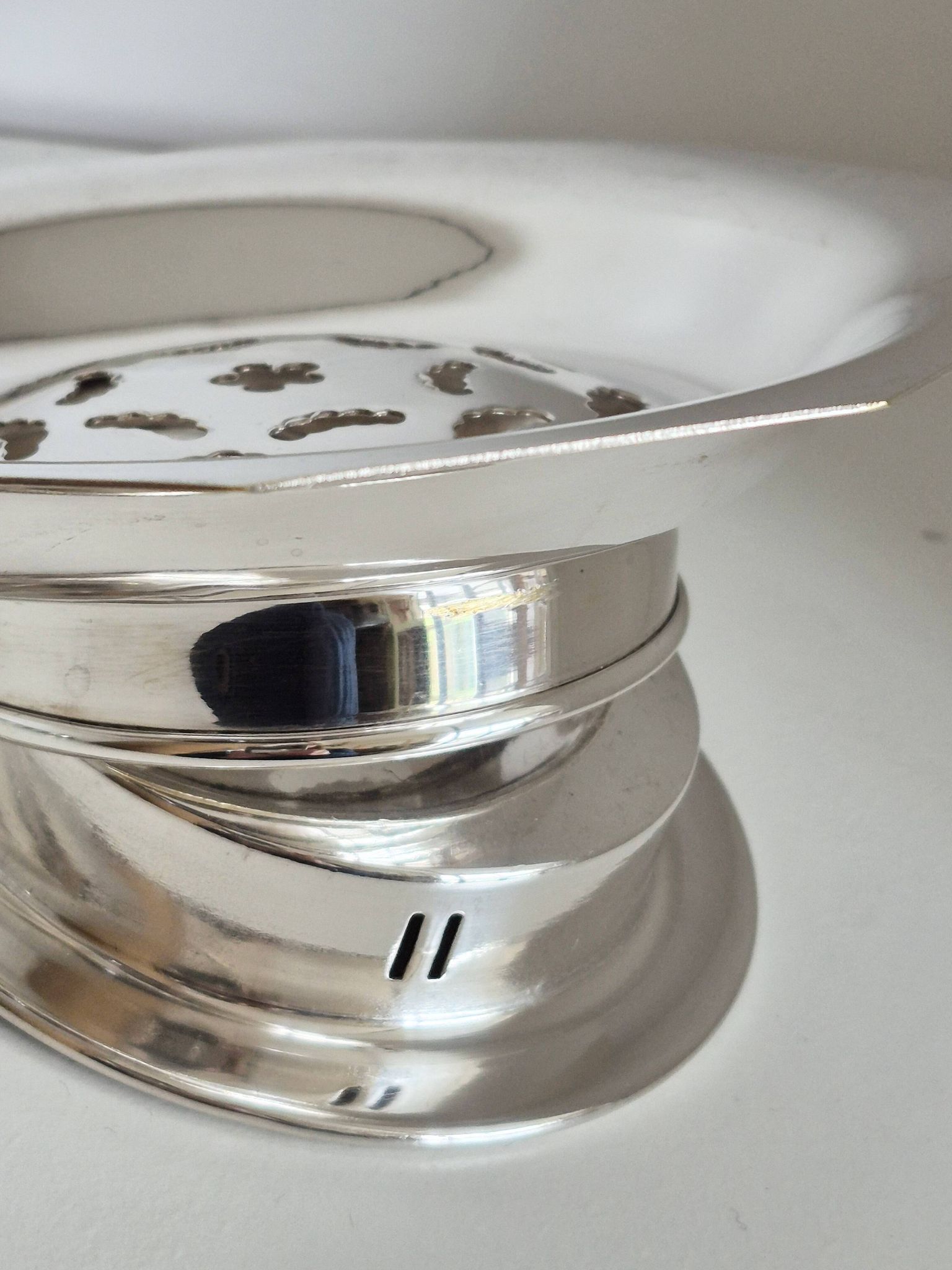 Antique butter dish in the Coquillor style, made of silver-plated metal.