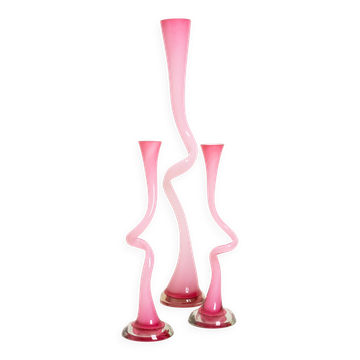 3 vases en verre rose tourbillonnant