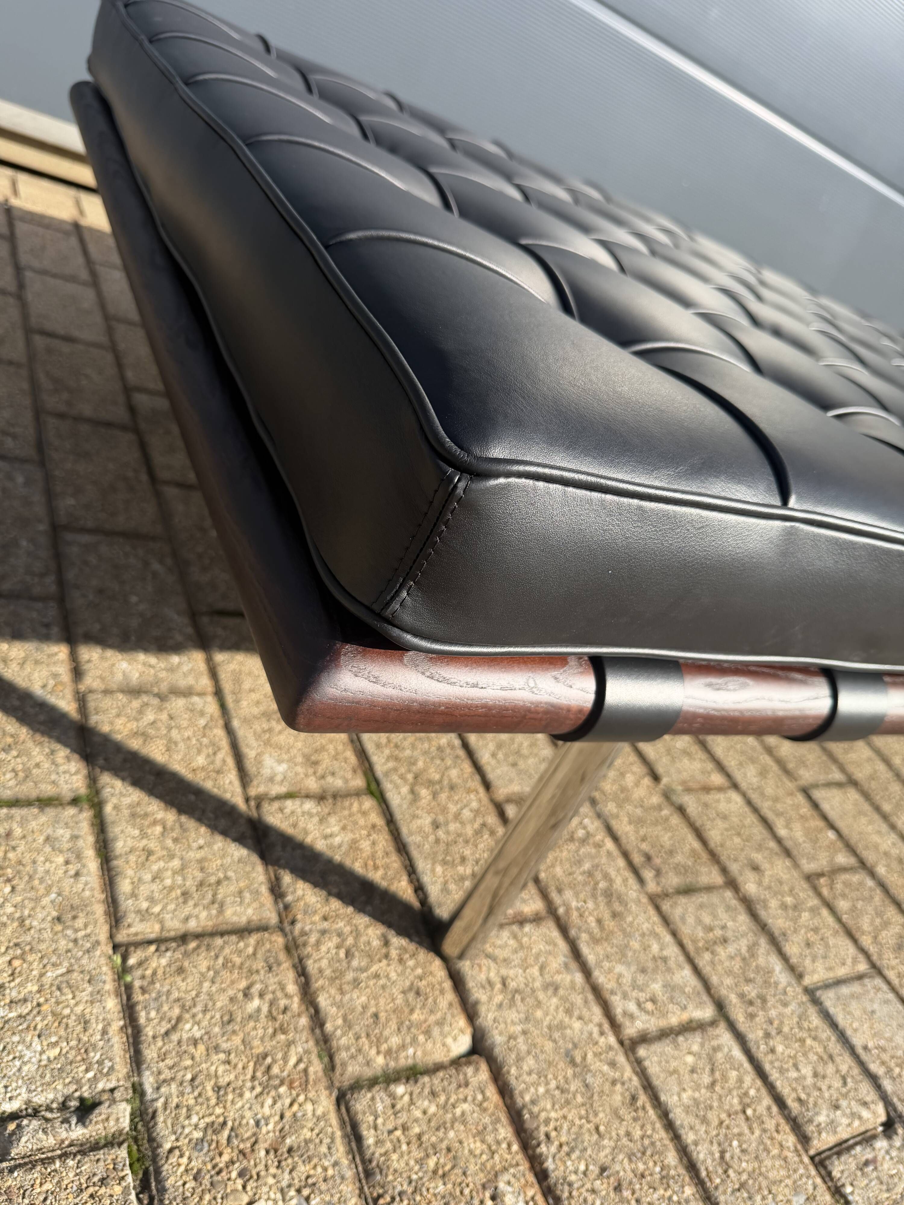 Knoll Barcelona Daybed Black Sabrina leather AS NEW!! Mies van der Rohe