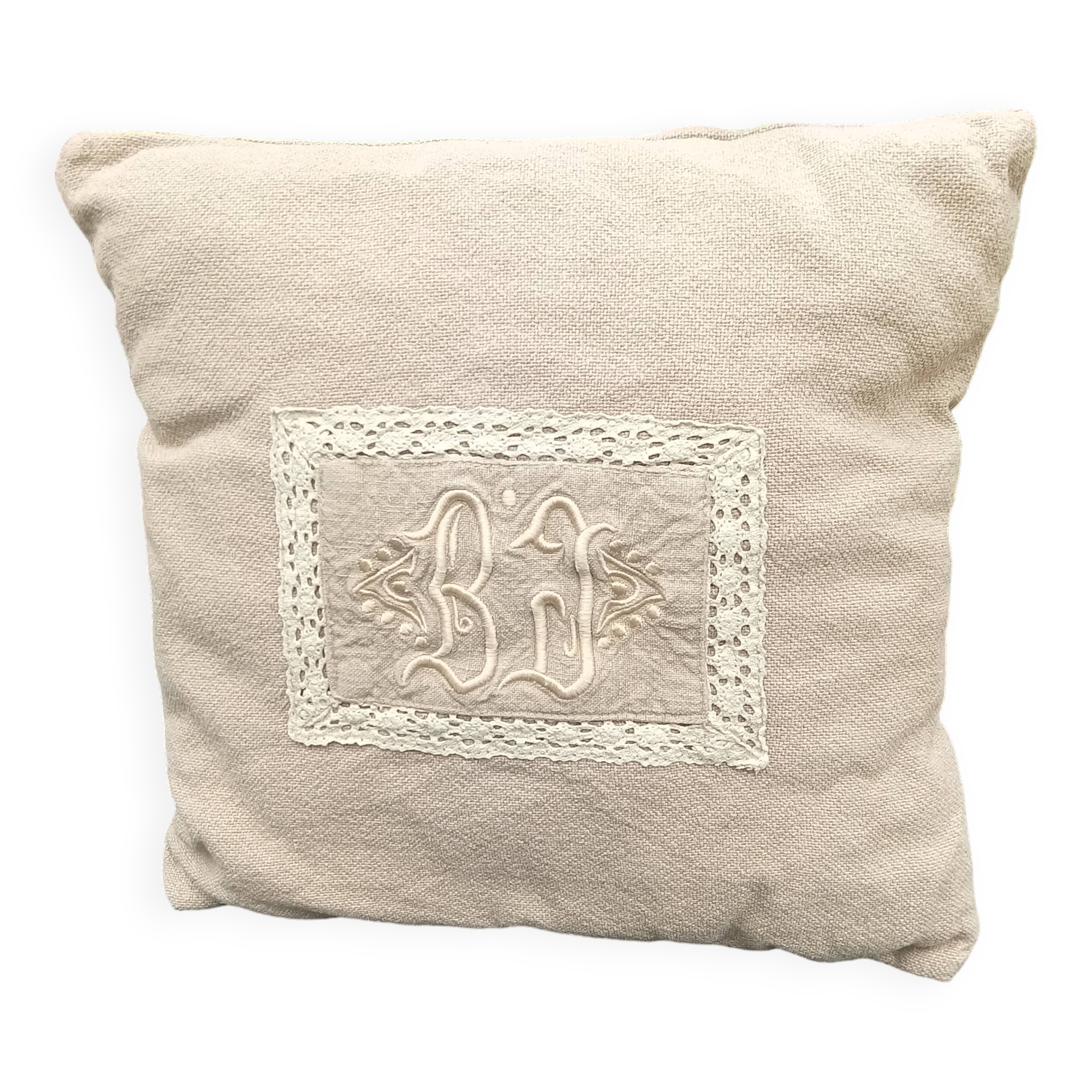 Lace cushion / Monogram