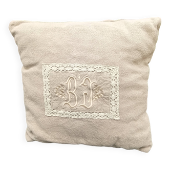 Lace cushion / Monogram