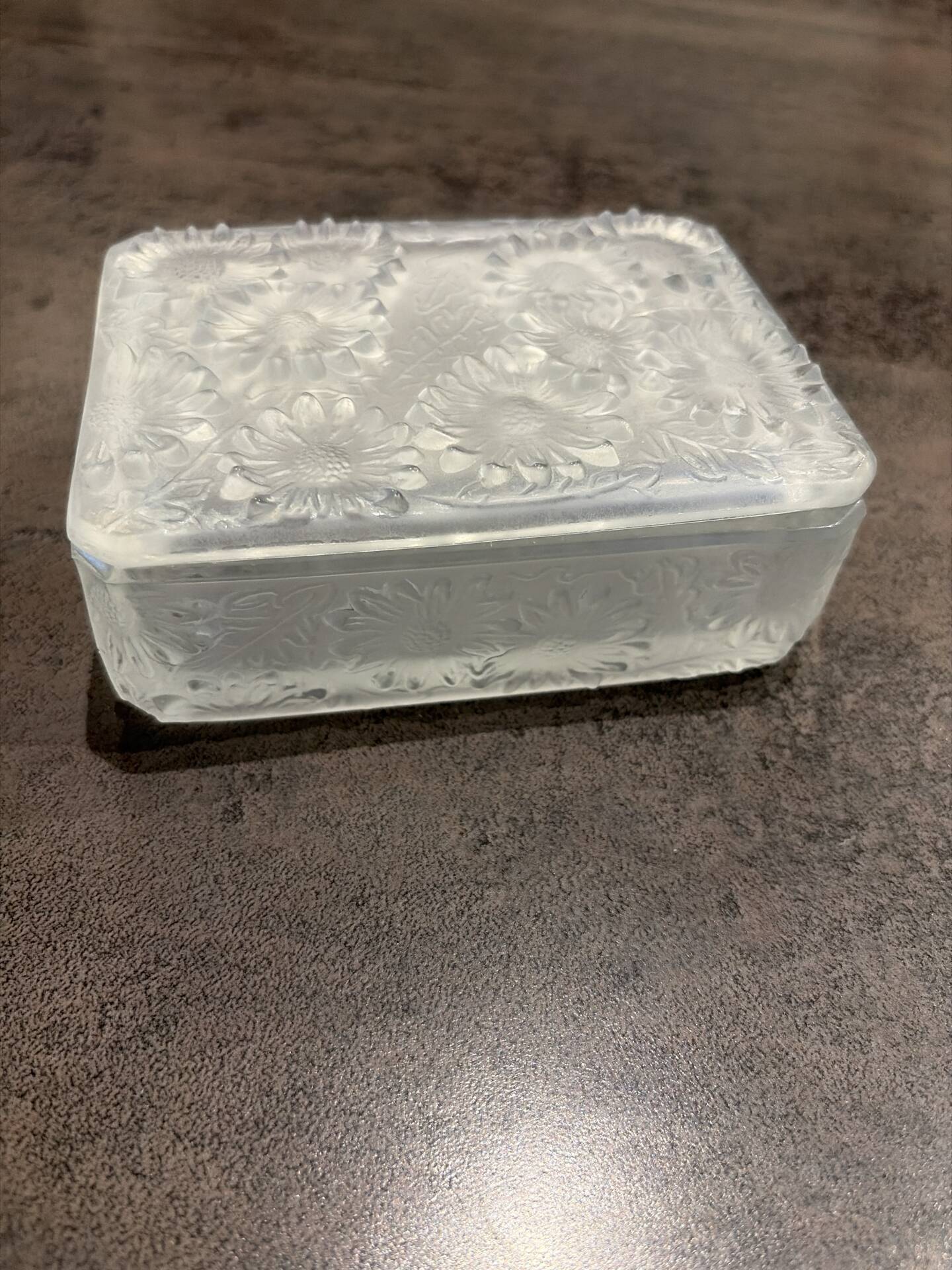 Art Deco cigarette box in frosted satin glass Barolac