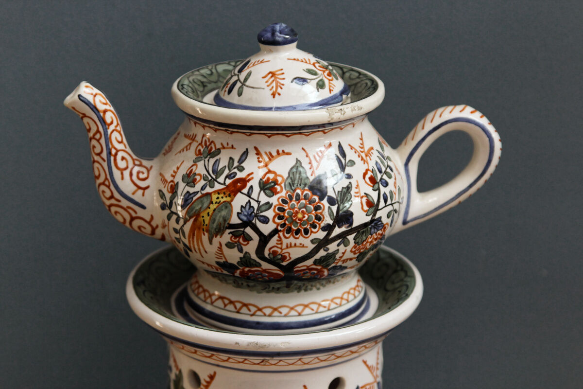 Delft earthenware herbal tea maker