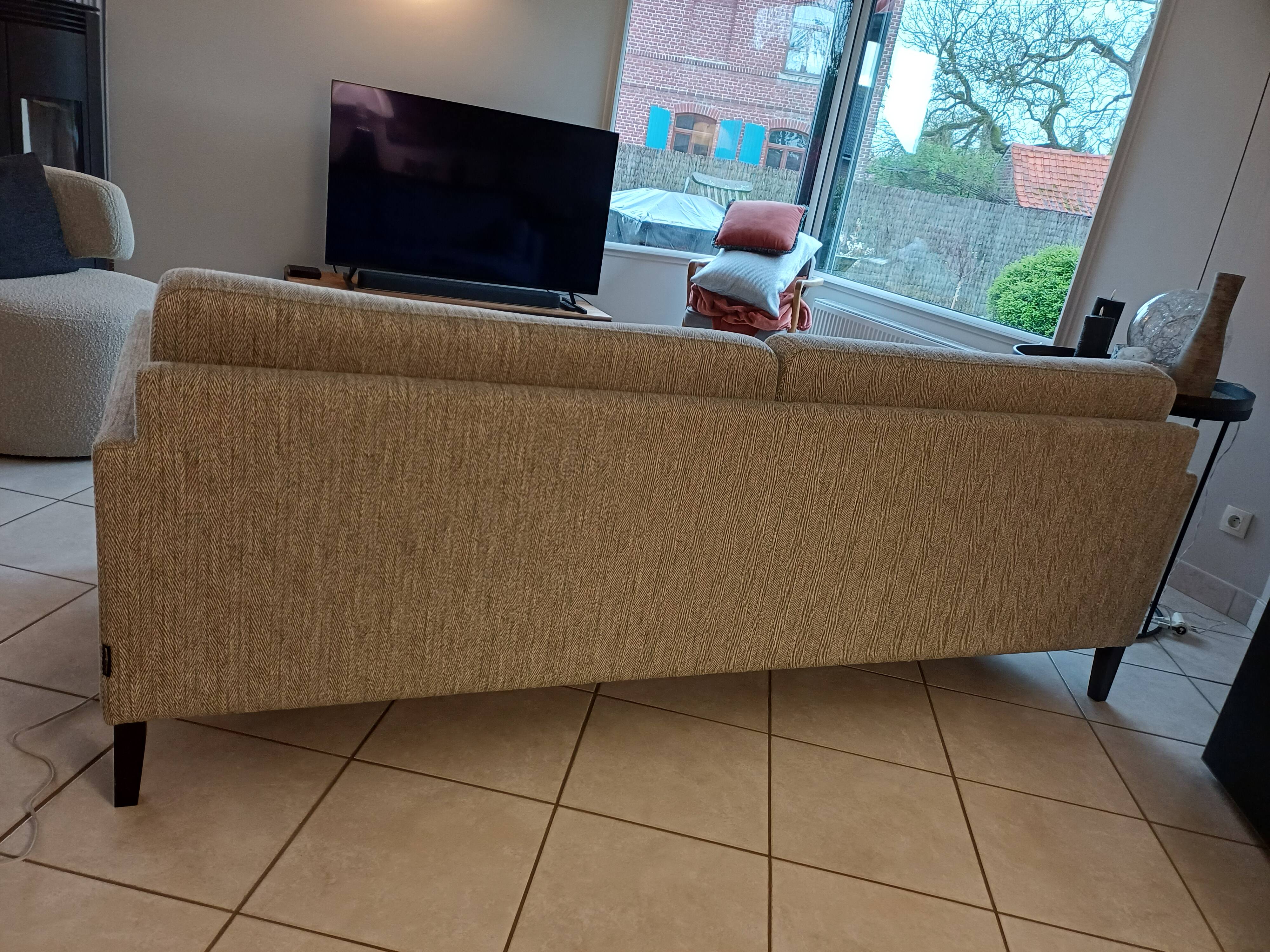 Duvivier canapé 104 Mayenne Alaska pebble fabric and its headrests.