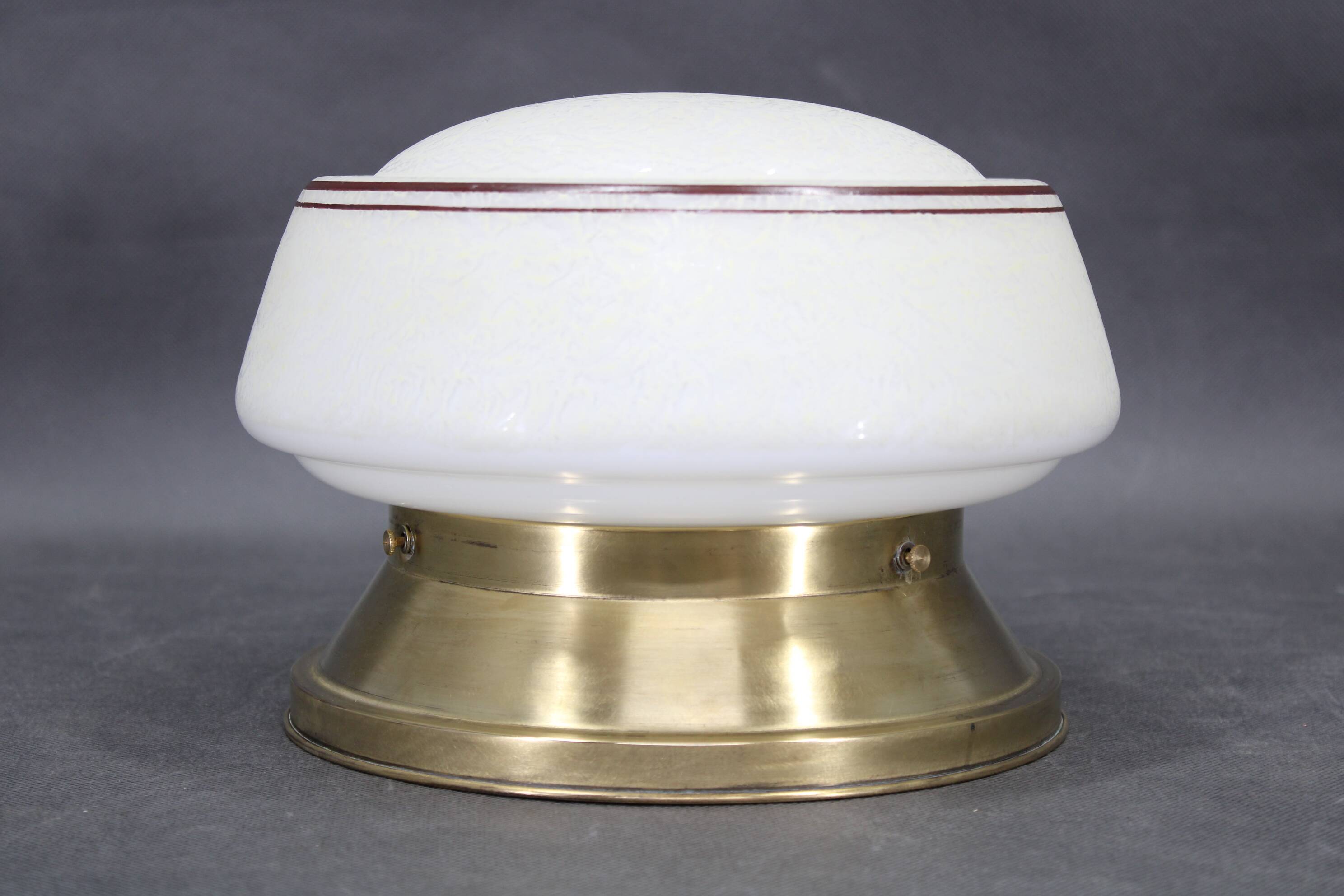 Plafonnier Art Déco en laiton des années 1930 avec abat-jour en verre opalin, Tchécoslovaquie, Res