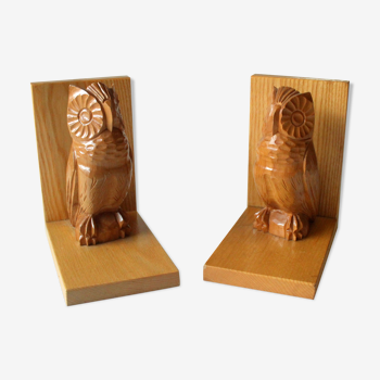 2 wooden book ends with hand carved owl sculptures, vintage from the 1950s