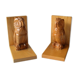 2 wooden book ends with hand carved owl sculptures, vintage from the 1950s