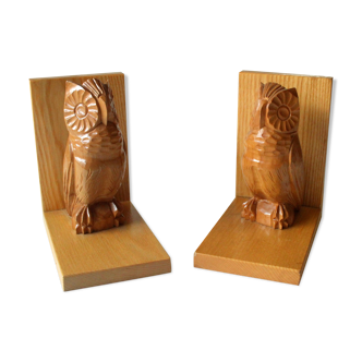 2 wooden book ends with hand carved owl sculptures, vintage from the 1950s