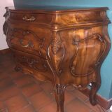 Walnut tomb chest of drawers