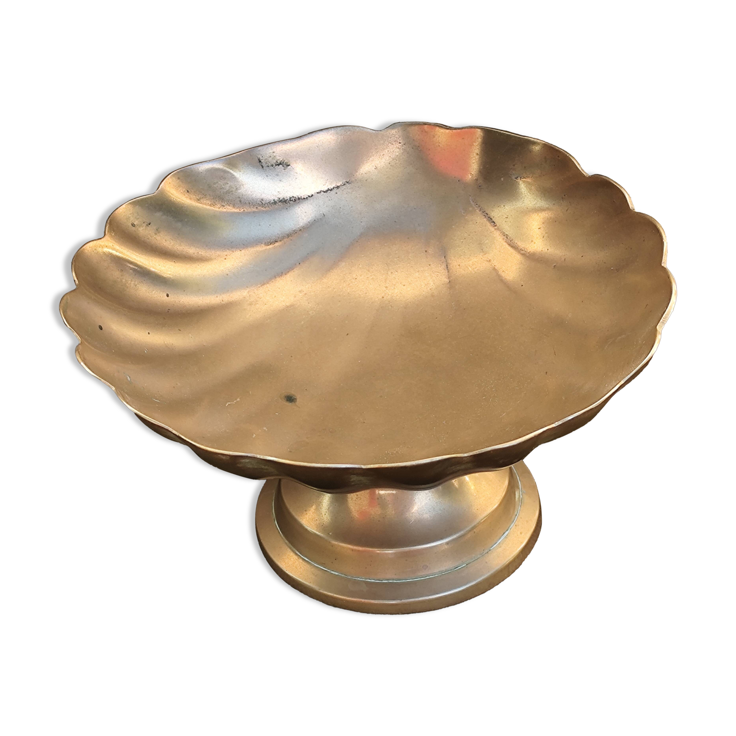Large brass shell-shaped pocket emptier
