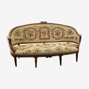 Sofa in walnut with basket shape from the Louis XVI period circa 1780