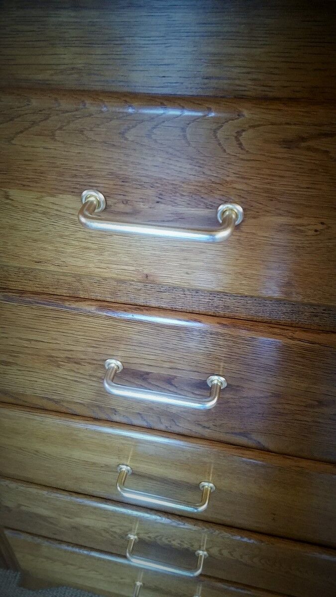 Dresser with feet compass