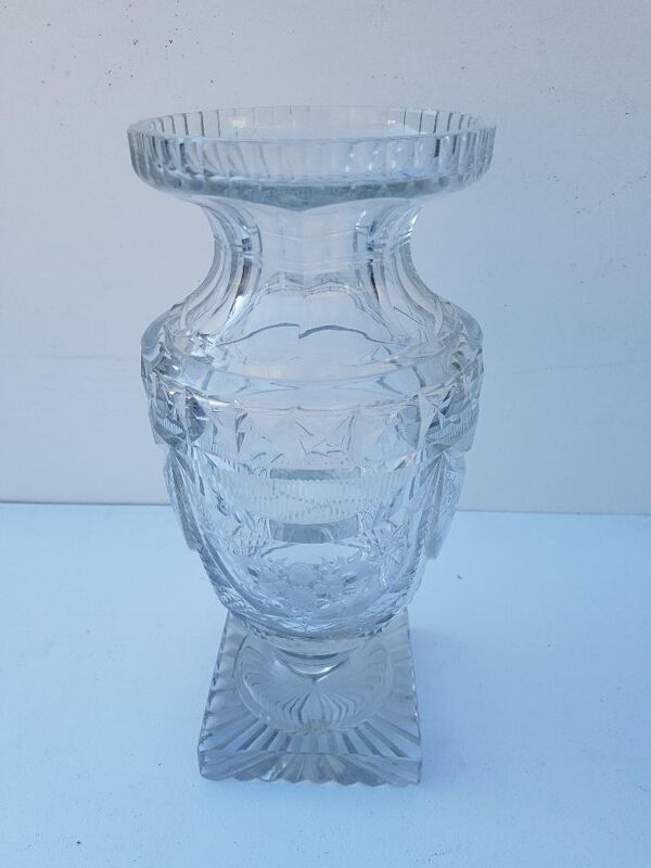 Vase cristal taillé forme Médicis