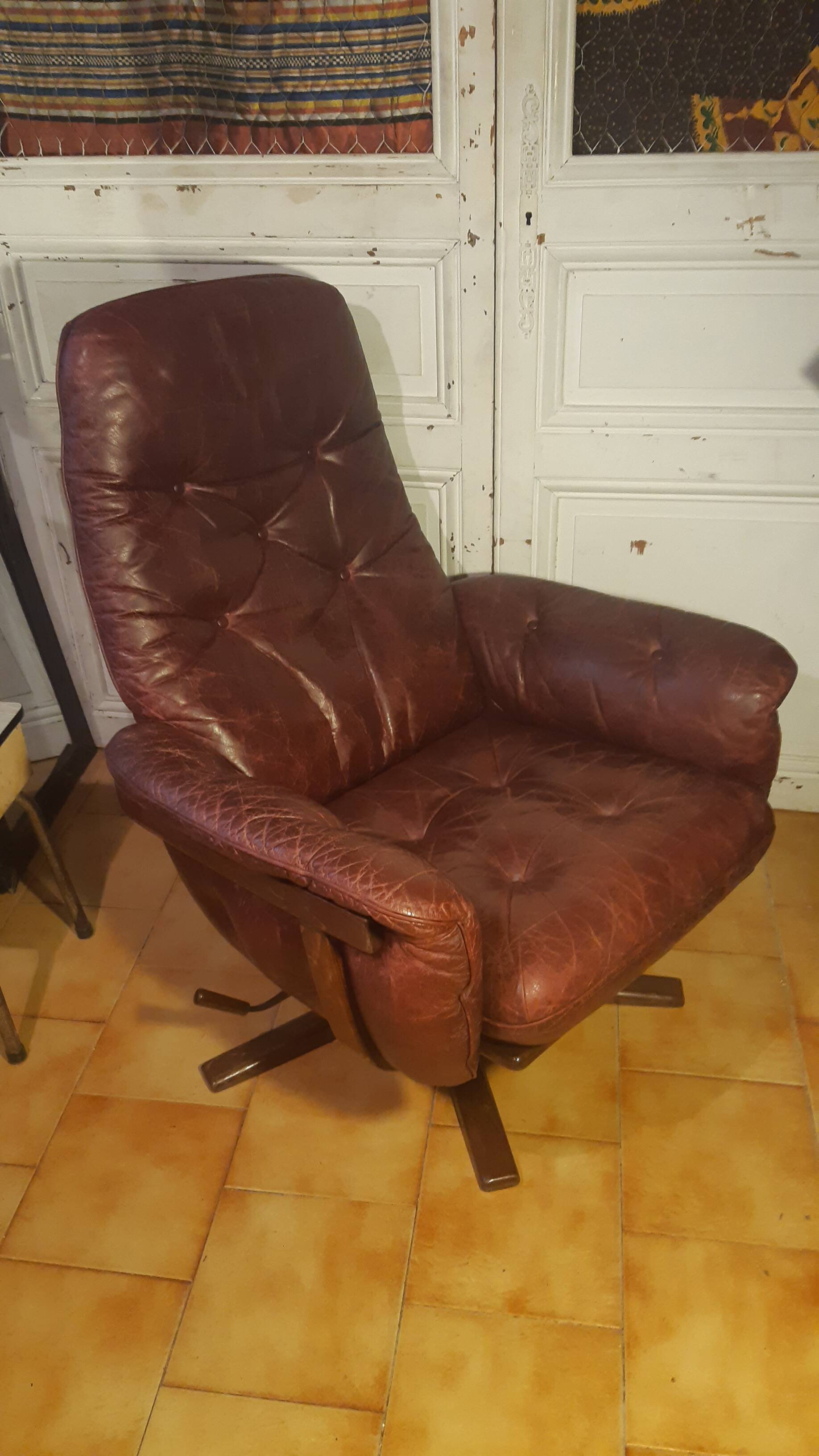 Superb relax armchair in burgundy leather "G Möbel Sweden".
