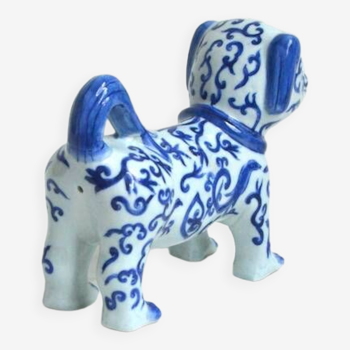 Chien asiatique en porcelaine