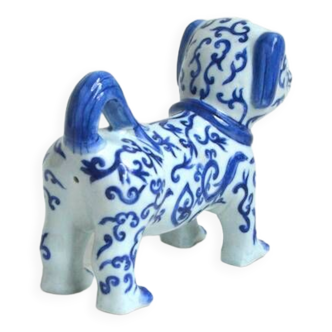 Chien asiatique en porcelaine