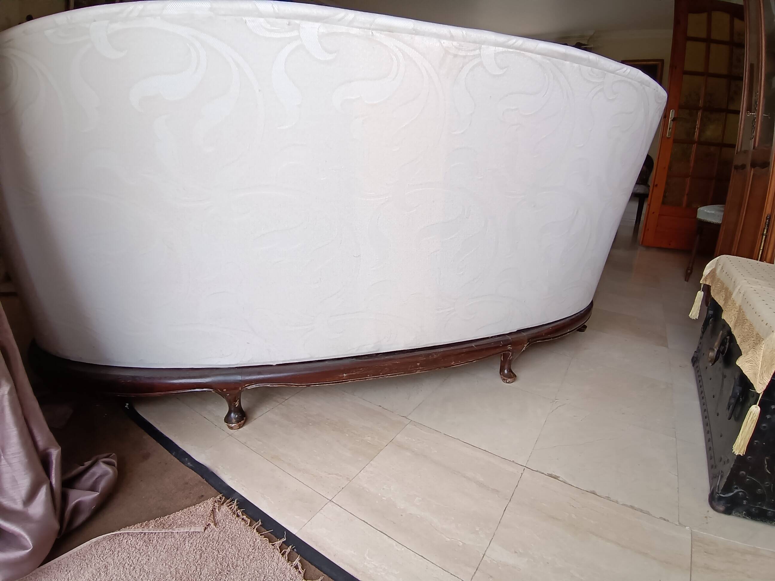 Vintage white curved tufted three-seater canapé