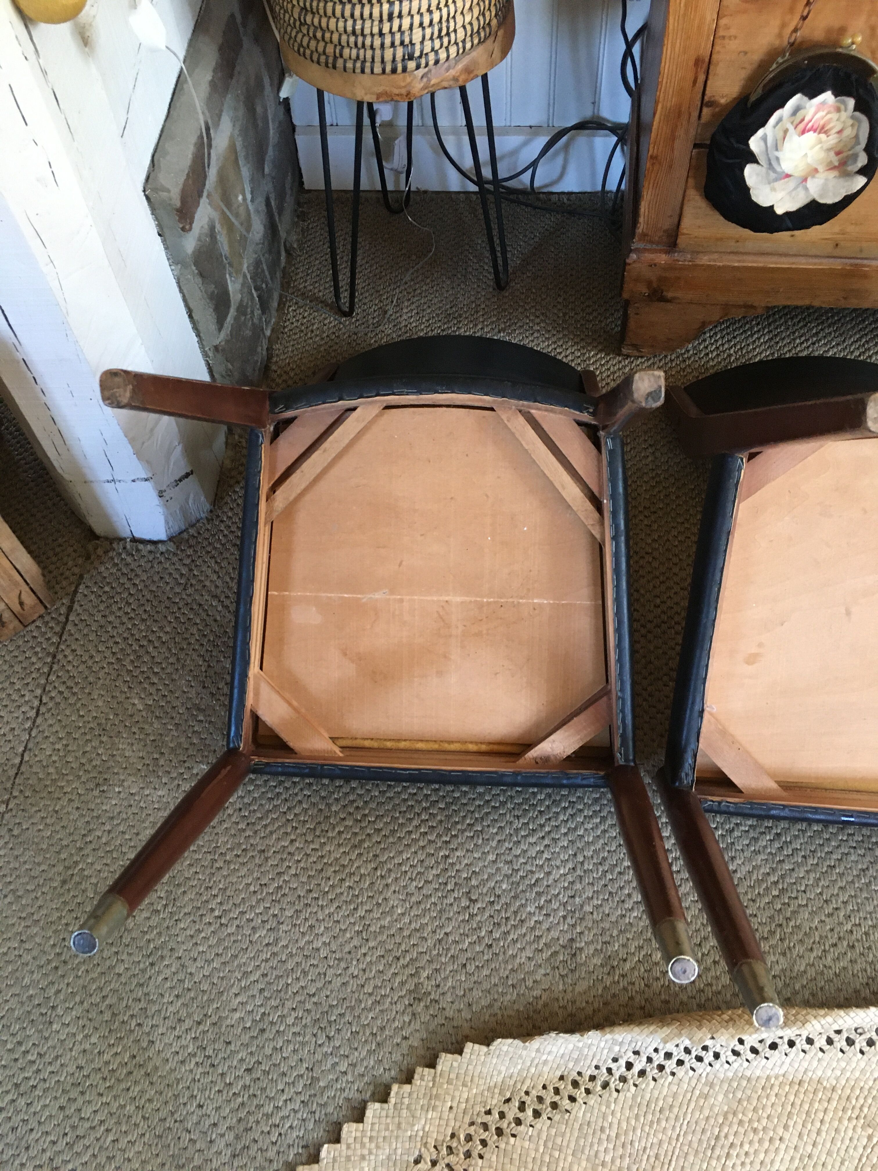 Series of 3 chairs