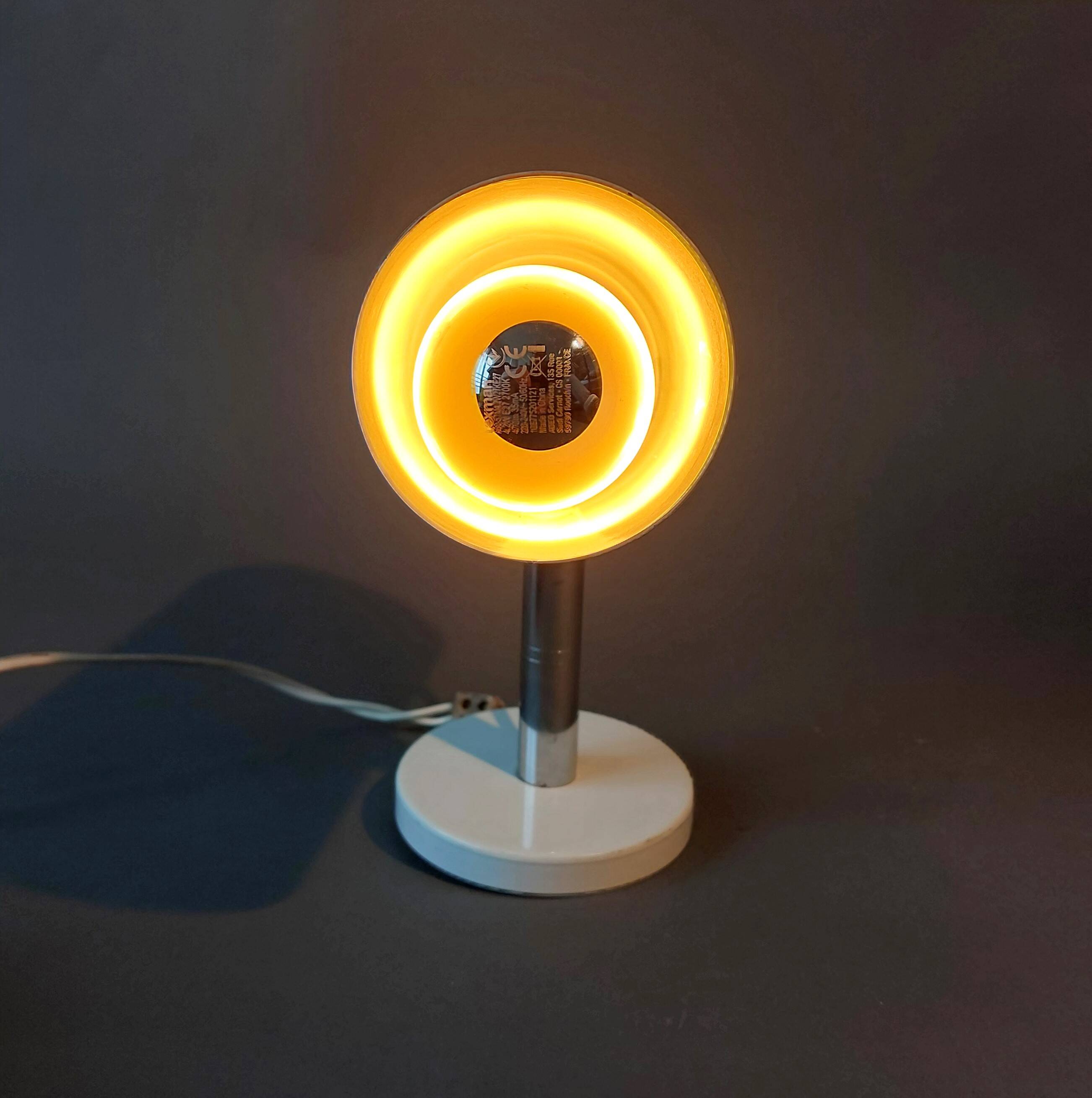 Modernist adjustable wall light 1960 beige lacquered.