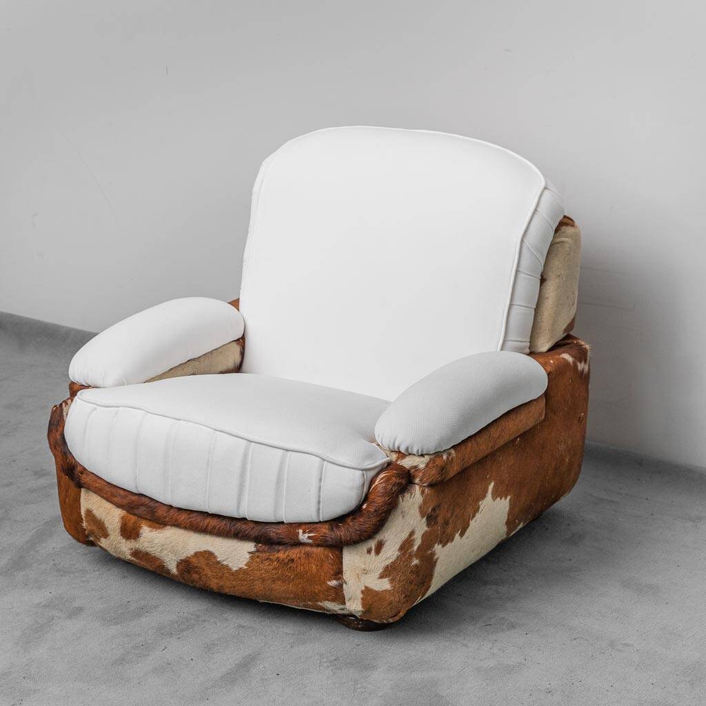 Poltrona vintage in cavallino e tessuto bianco anni ’70 modernariato