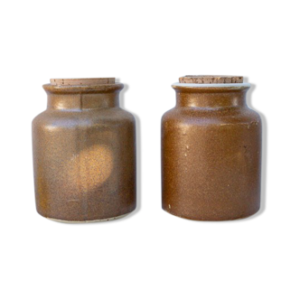 2 stoneware pots with cork lid