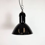 Lampe suspendue industrielle en émail noir de AEG, années 1930