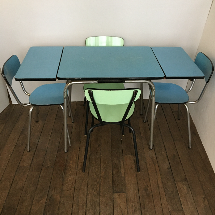 Vintage table in pool blue formica